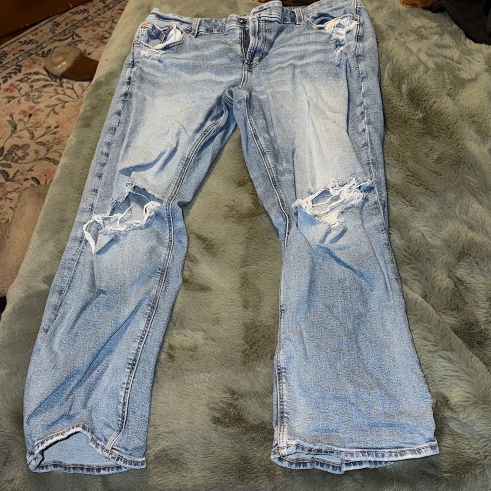 American Eagle Outfitters Light Blue Distressed Boyfriend Jeans